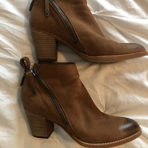 Dolce Vita camel booties